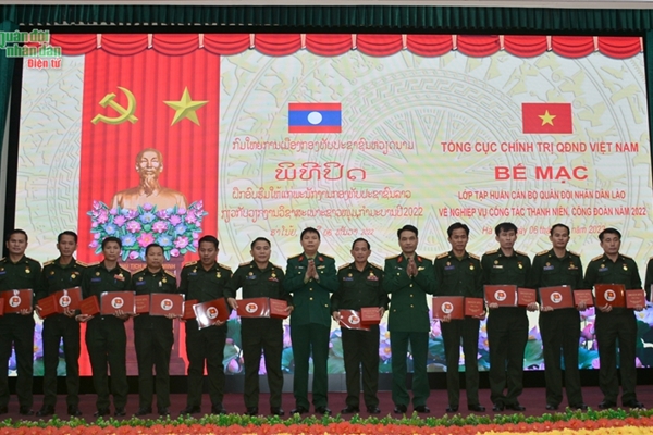 Bế mạc tập huấn nghiệp vụ công tác thanh niên và công đoàn cho Quân đội nhân dân Lào
